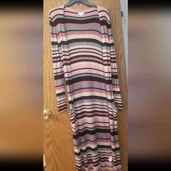 Gorgeous, long sleeve, cardigan. Open front, 2 pockets. Excellent condition - Picture 1 of 7